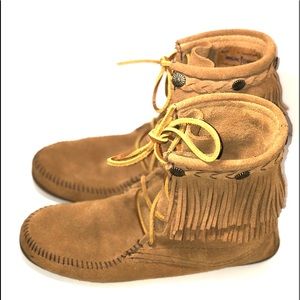 Minnetonka Moccasins Double fringe tramper boot